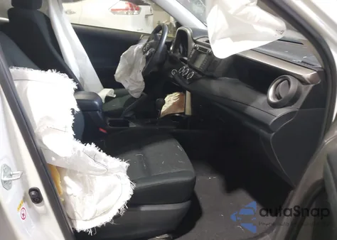 2018 Toyota Rav4 Le z USA, uszkodzony, nr VIN JTMZFREV3JJ197336